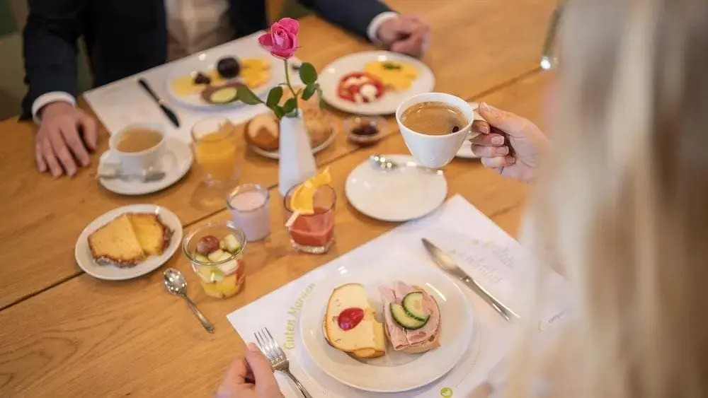 Hotel CampusZwei Komfortable Doppelzimmer & Apartments mit Küche Zentral in Ludwigsburg ideal für Business & Langzeitaufenthalte 24h Check in Kinder bis 14 Jahre übernachten kostenlos