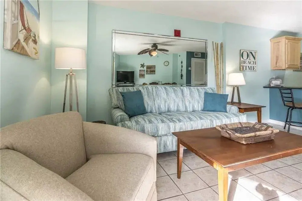 Tradewinds 108 - 1 Br condo by RedAwning