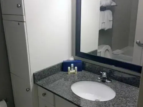 Luxurious Ocean Front 4th Floor Suite with Jet Tub