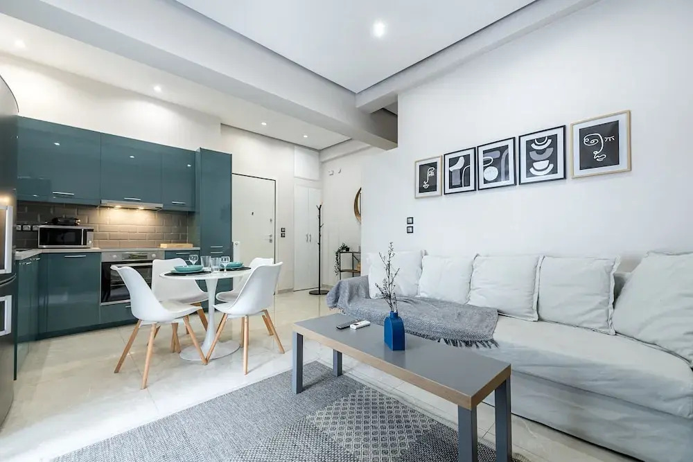 Phaedrus Living: City Center Luxury Flat Iofontos