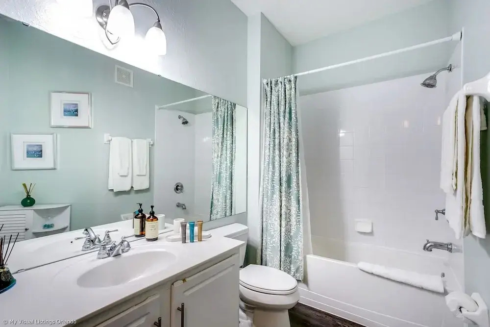 Renata's Waterscape Deluxe 3 Bedroom Condo by RedAwning