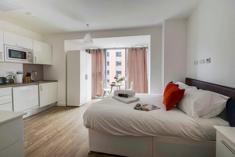 Central Liverpool Studio For 2 Guests!