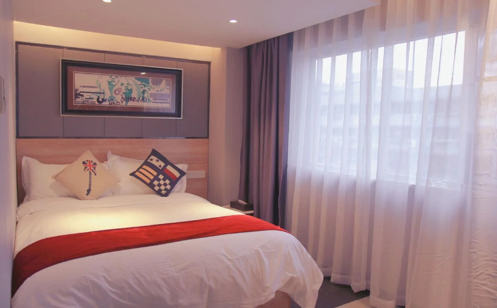Chengdu Huanbian Art Hotel