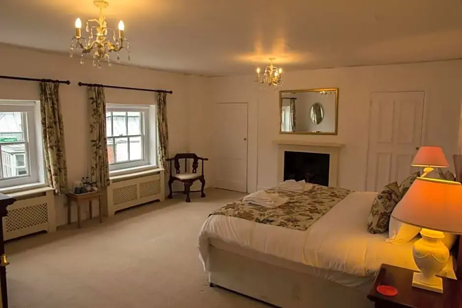 East Pallant Bed and Breakfast, Located in Large Georgian Townhouse in Central Chichester