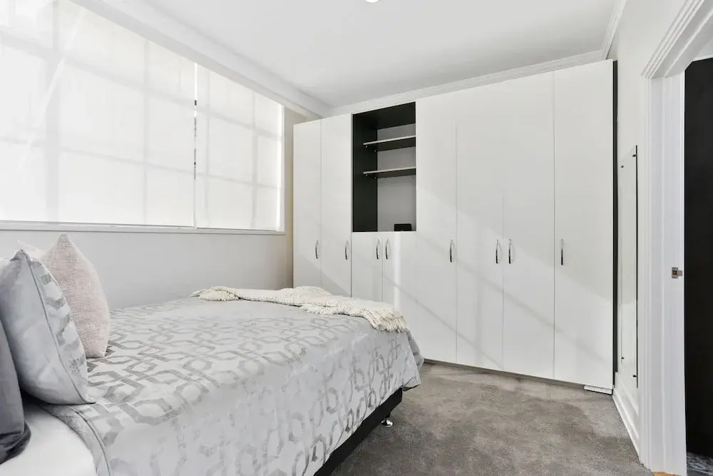 Renovated Apt with huge deck & car park