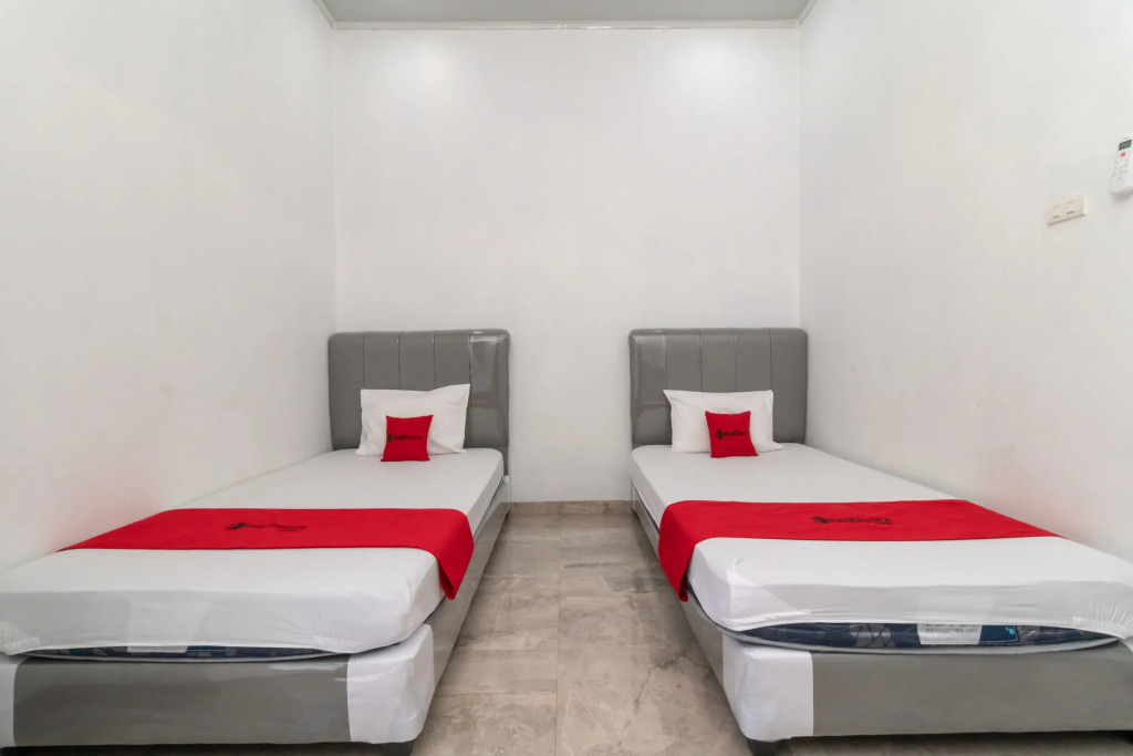 RedDoorz Near Tugu Coklat Pesawaran Lampung