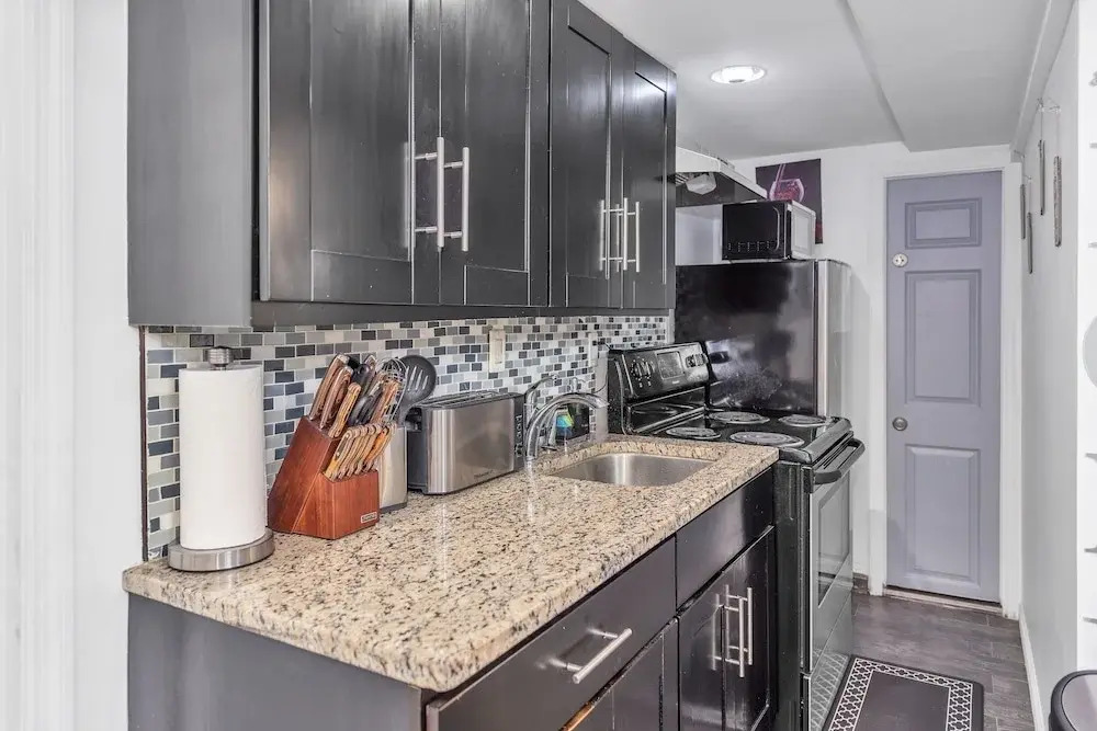Cozy Modern 1br Apartment - Just 10 Mins From Jfk Airport 1 Bedroom Apts by RedAwning