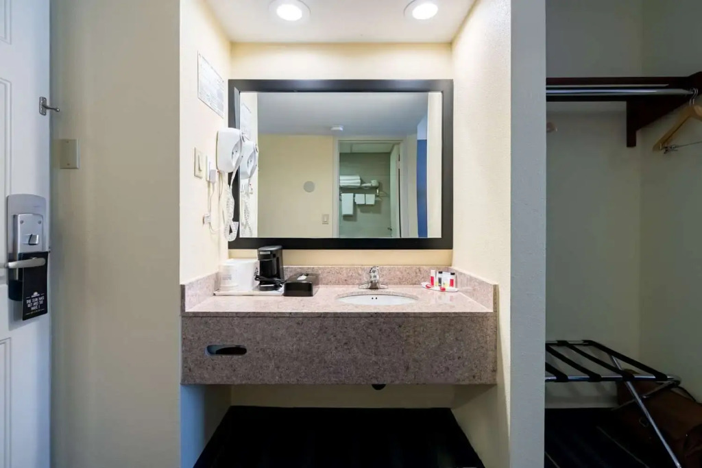 Days Inn by Wyndham Hartford/Closest Downtown