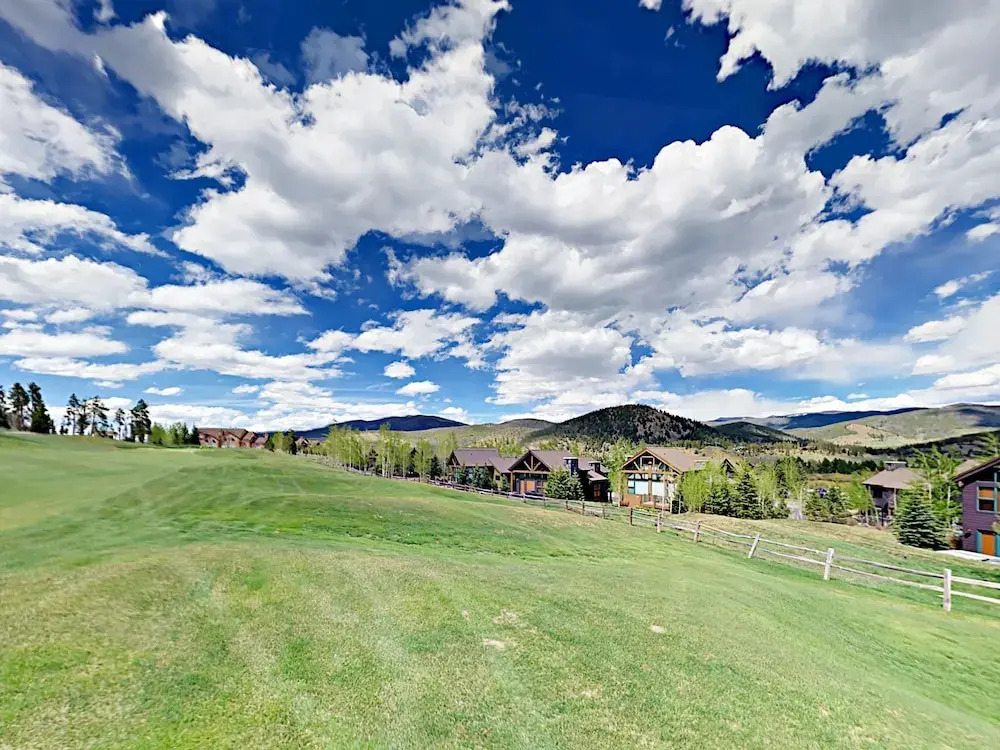 Luxe 4BR w/ Hot Tub on Golf Course