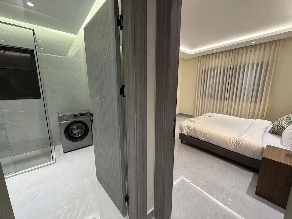003jre Apartment With Stunning Boulevar