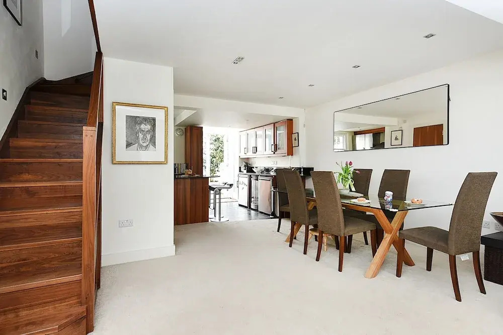 Stylish 2BR Home in Notting Hill