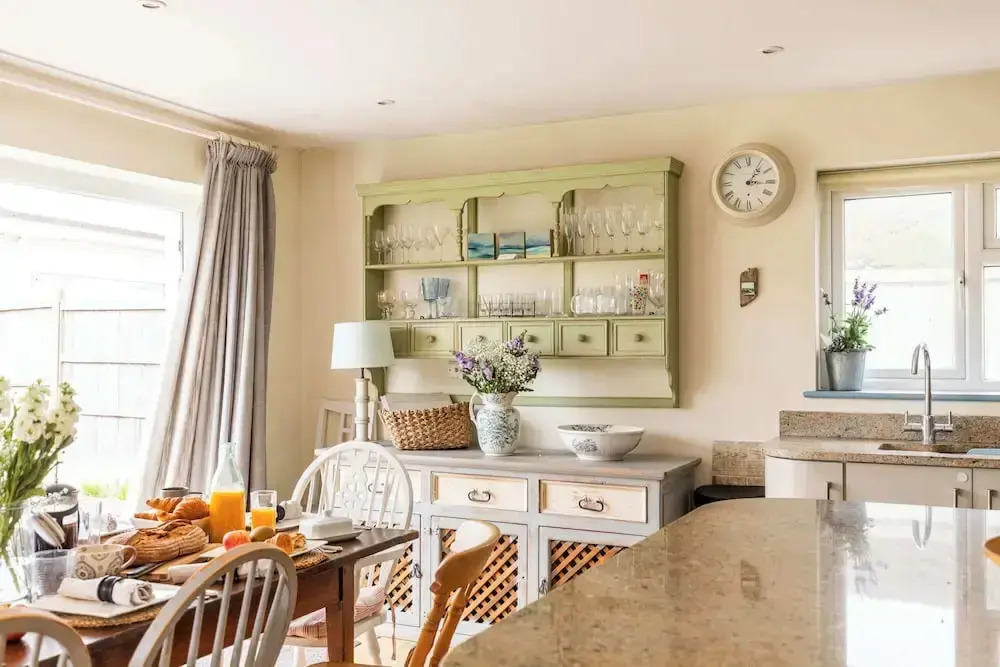 Light-filled Family-friendly Beach House