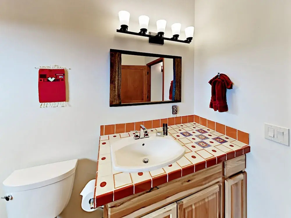 Secluded Oasis House 2 Bedrooms 1 Bathroom Home