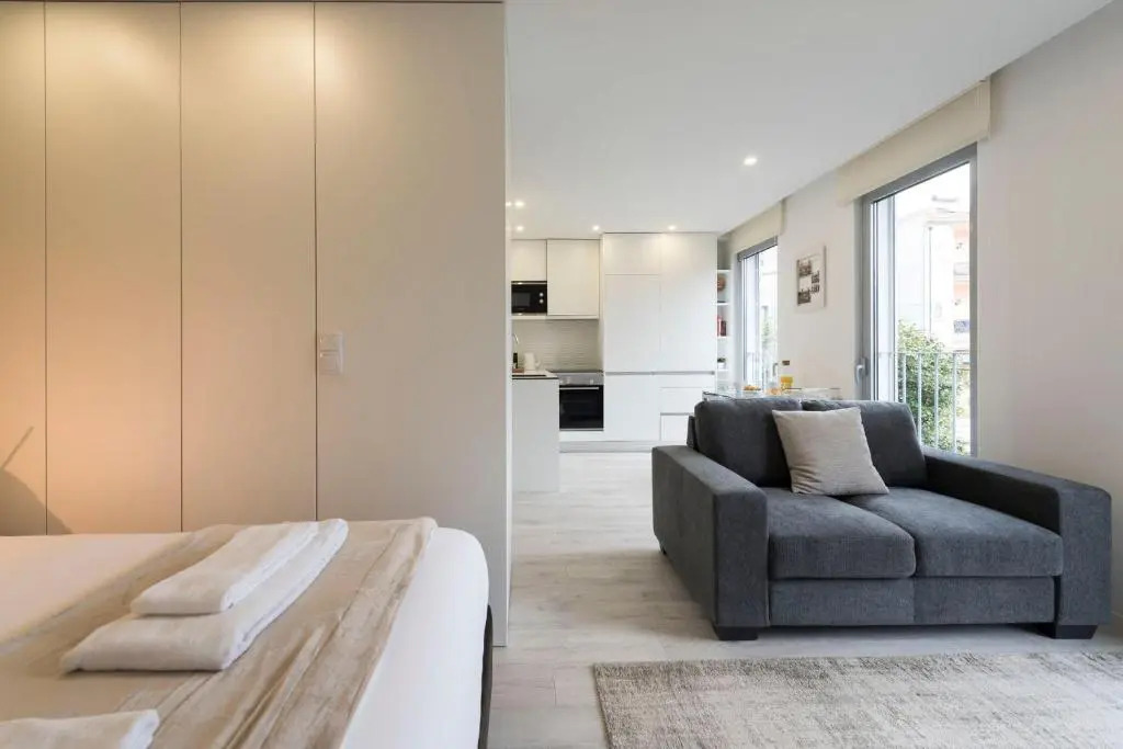 LovelyStay - Modern Loft with Gym & Free Parking minutes away from CBD