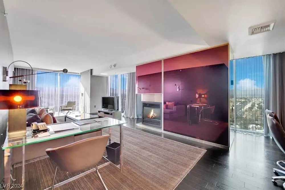 Mountain-view 1BR Palms w/ Balcony Access 83321