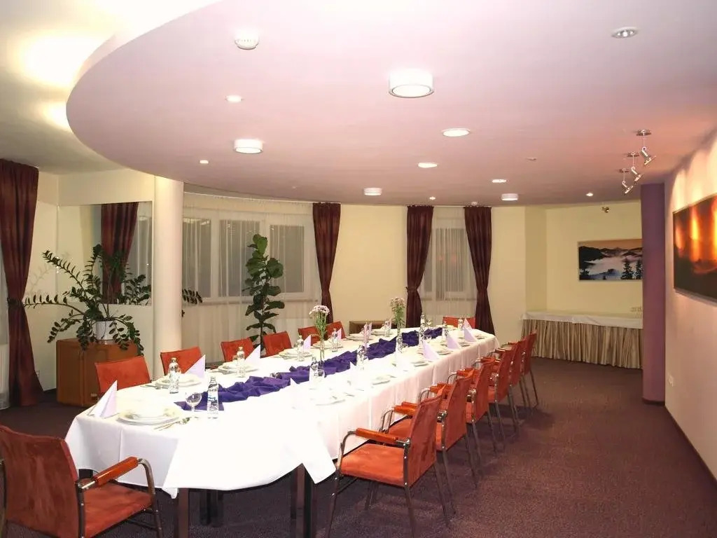 Hotel Summit