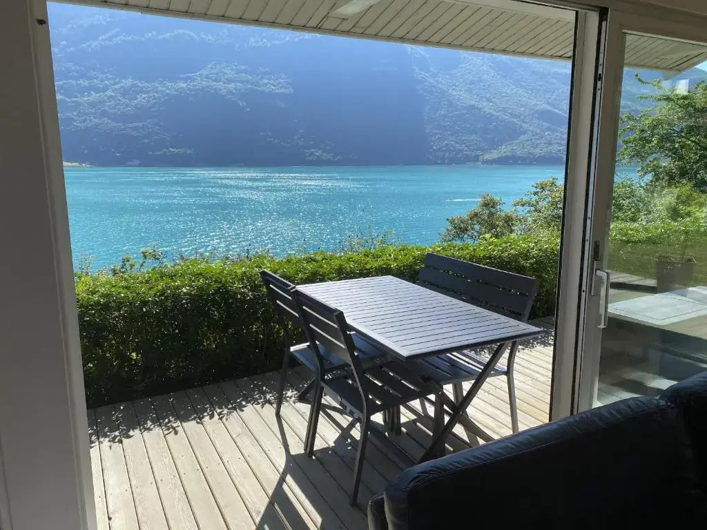 Maison Lacustre - Maison contemporaine avec vue panoramique sur le lac dAnnecy