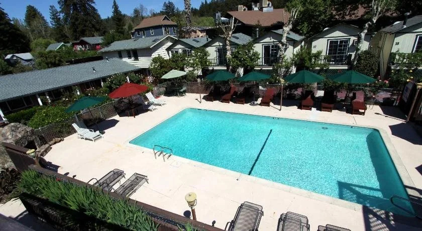 The Woods Hotel - Gay LGBTQ Cabins