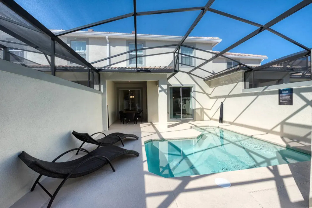 Spacious house near Disney with private pool