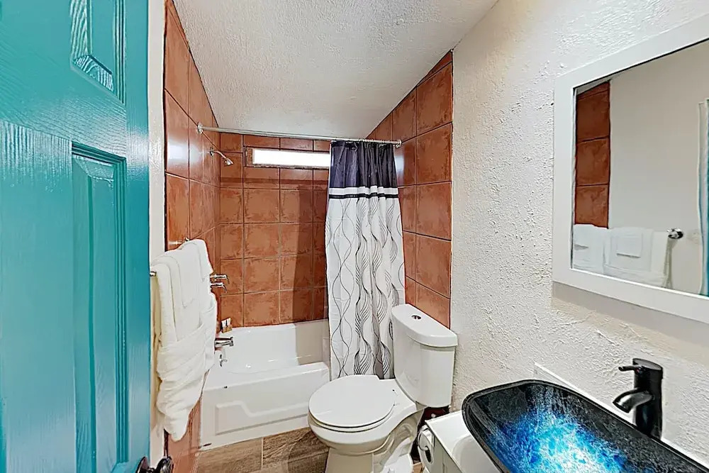 New Listing! Casa Bella: 2-unit Southwest 7 Bedroom Duplex