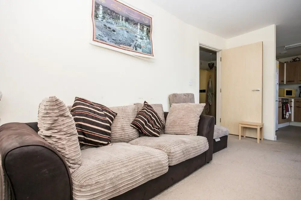 Clapham 1 Bedroom Flat With Balcony