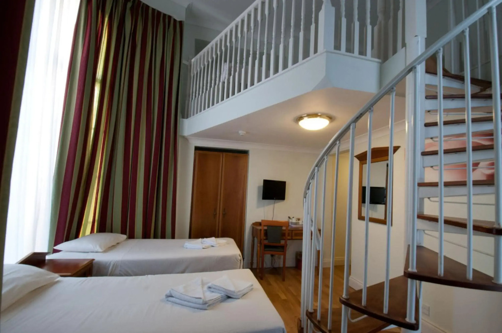 Royal Eagle Hotel