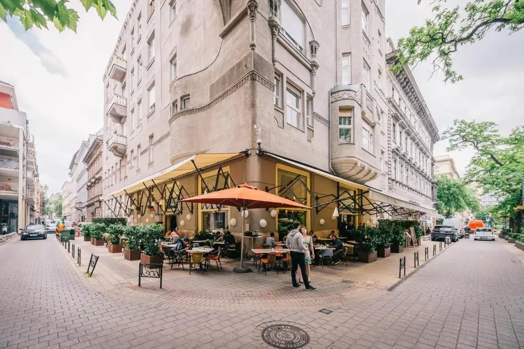 Paulay Ede Street- 2BR / AC / Netflix! (PE67)