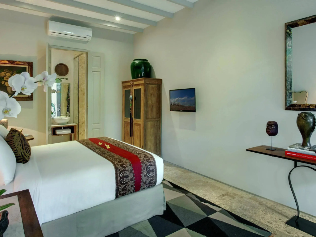 Room & Vespa 3 - Relaxing Stay Center Seminyak