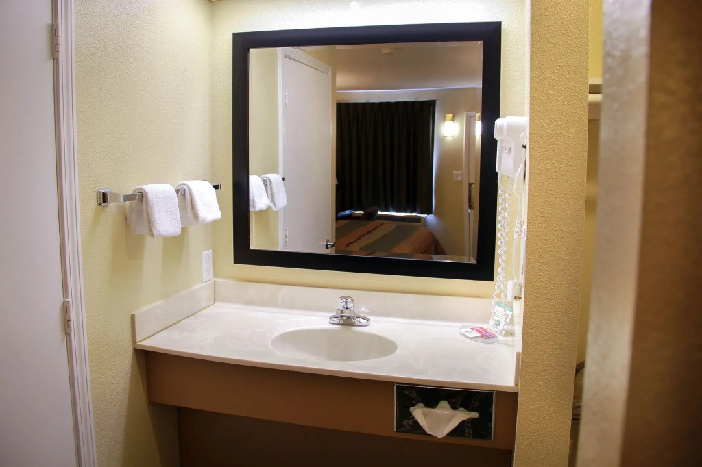 Relax Inn and Suites Kuttawa Eddyville