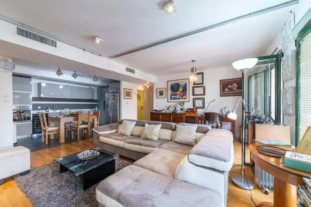 Amazing 1BR Penthouse with terrasse near Neve tzedek
