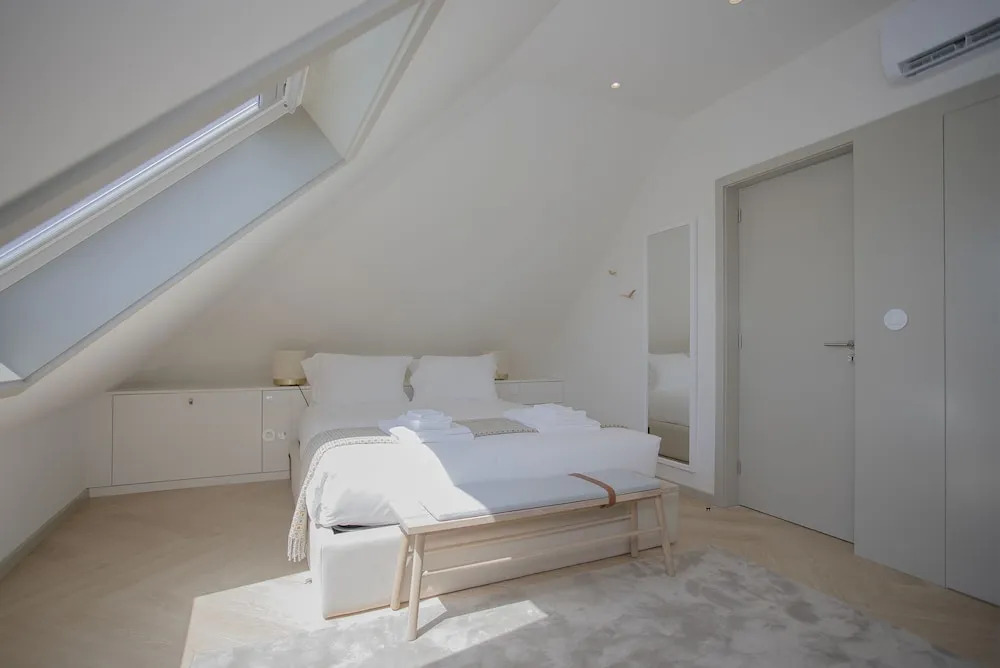 Liiiving - Luxury Beachfront Apartment V