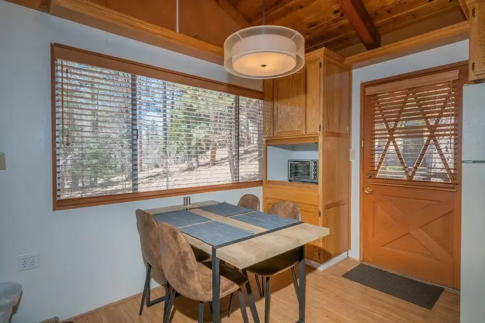 Cubby Ridge - Homey And Cozy Cabin With Forest Views! 2 Bedroom Cabin