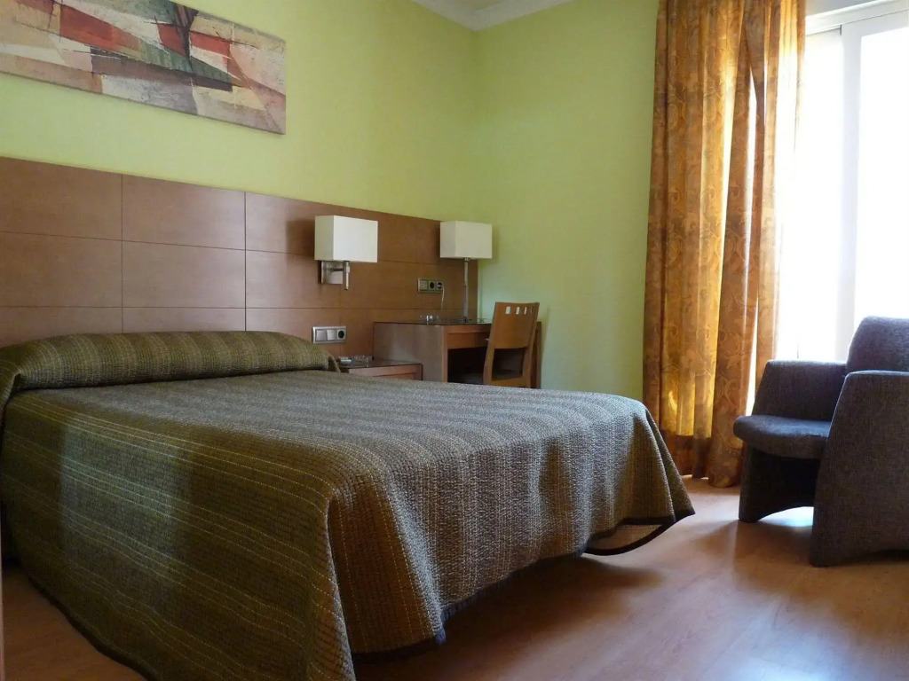 Hotel 4C Puerta Europa