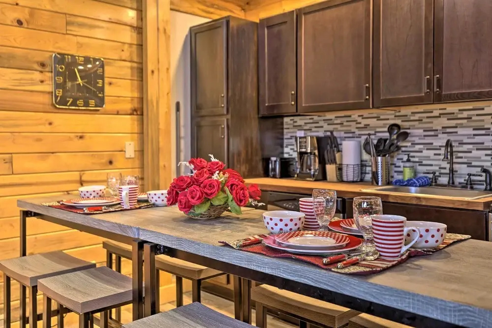 2 Mi to Skiing: Studio w/ Pool Access in Granby!