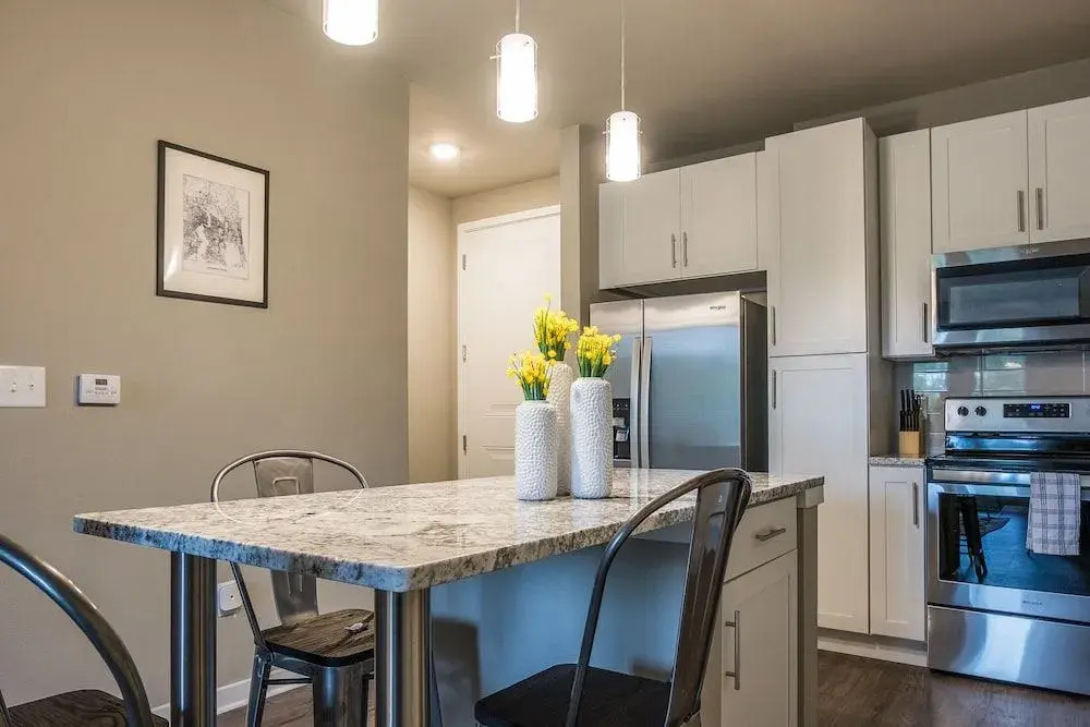 Baymeadows 2 BR Apt by Frontdesk