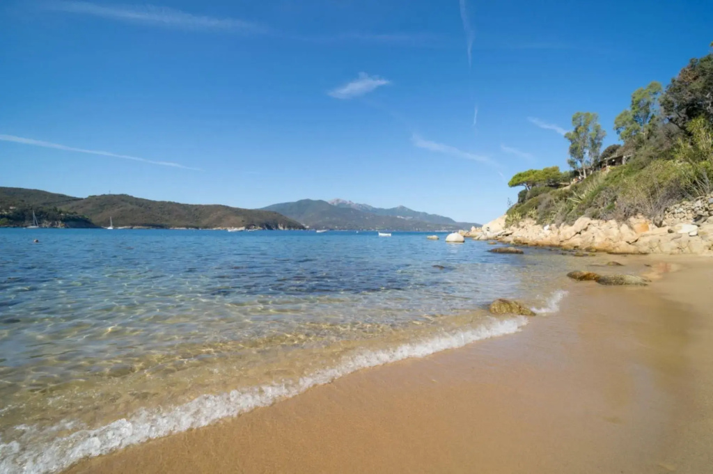 Four-room Scaglieri apartment 25 meters from the beach with private parking space-QUADRI SCAGLIERI