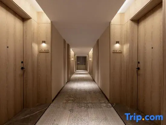 Lijiang Ancient Town Wanda Meihua Light & In Hotel