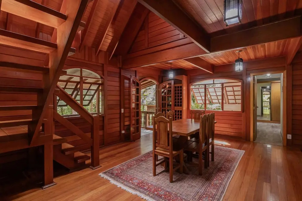 Casa com Lareira e 3 su tes no Parque das Fontes