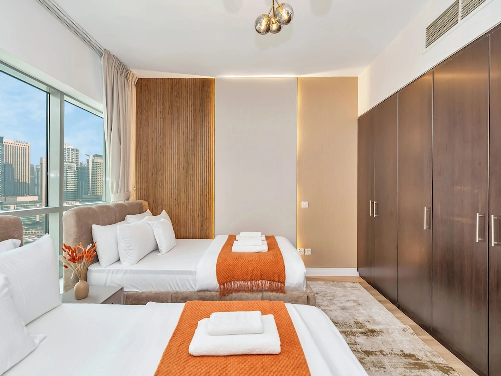 Luxury Waterfront View with Ain Dubai