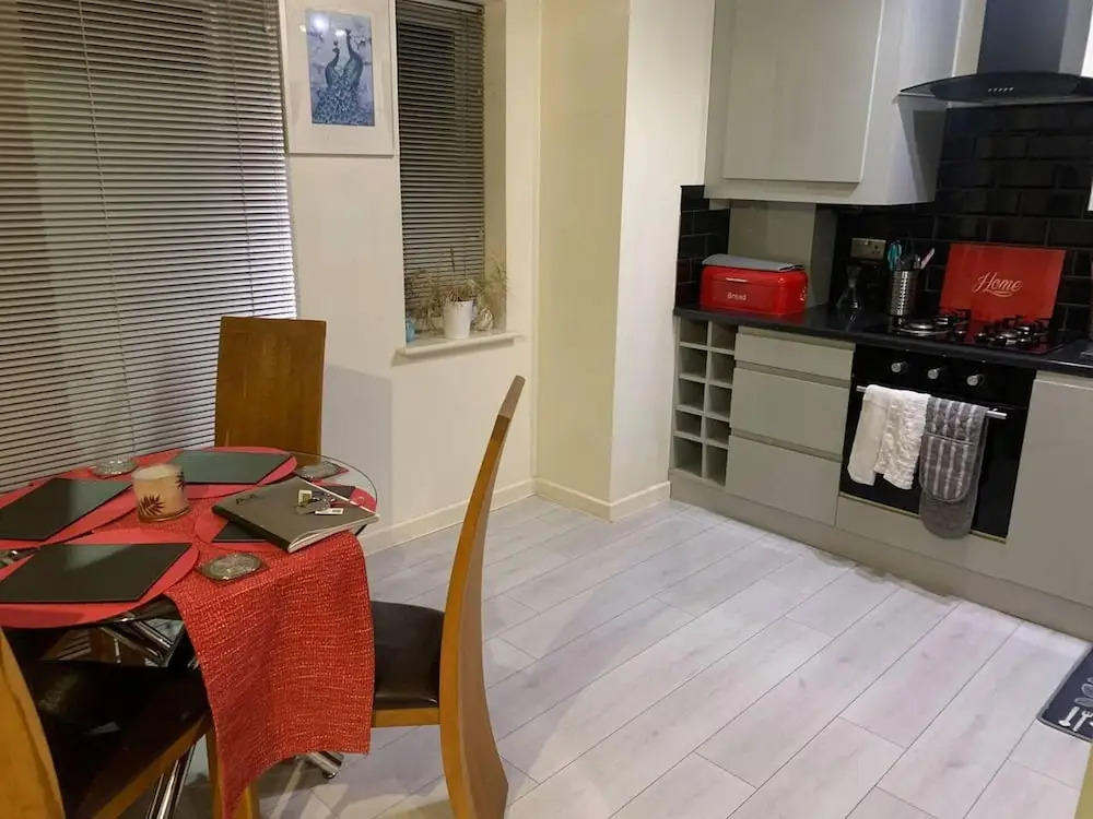 Lovely 2-bed Apartment in Wallasey, Sleeps 4
