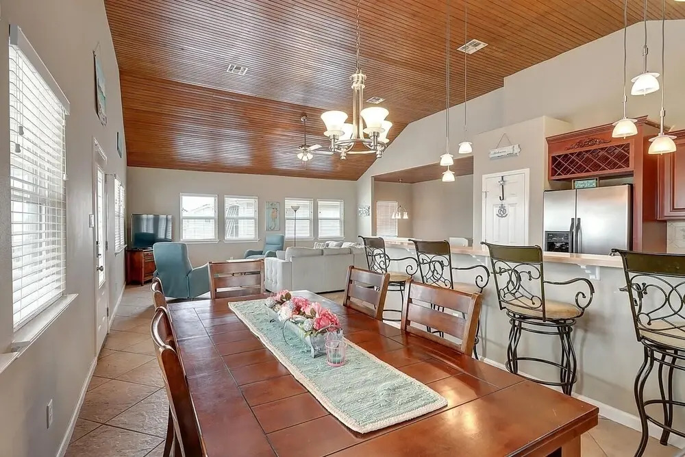 Twin Dolphin Cove 4 Bedroom Home by Redawning