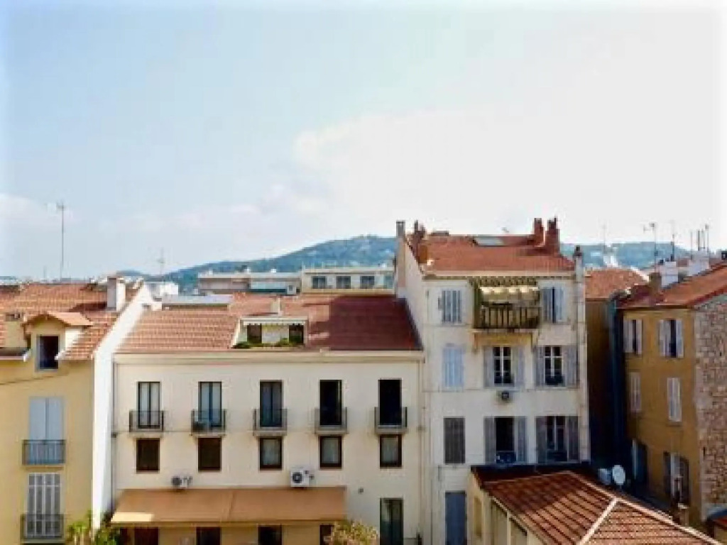 Studio Situated Right on the Rue Antibes Cannes Main Shopping Street Easy Walk to Beaches and Palais - 1585