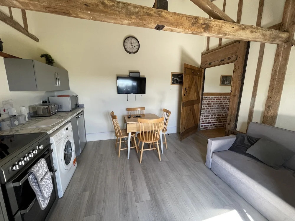 The Cow Shed - Sleeps 4, Parking & Pet Friendly