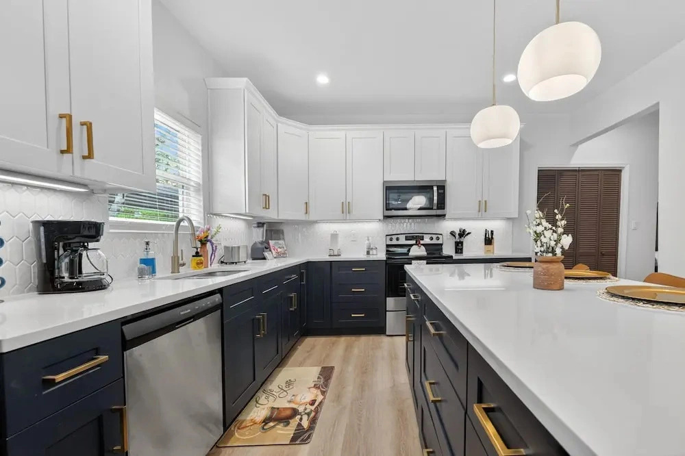 Lovely and Stylish Modern Home Near Downtown