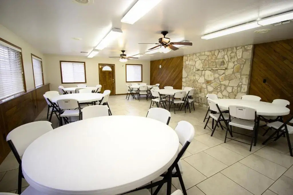 Peach Tree Inn & Suites