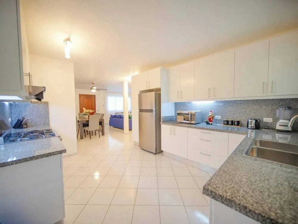 Cozy 7BR Villa BIG Pool Close to Beach