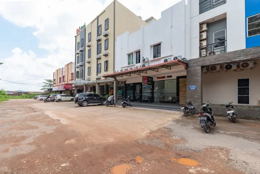 RedDoorz Plus Near SP Plaza Batu Aji Batam