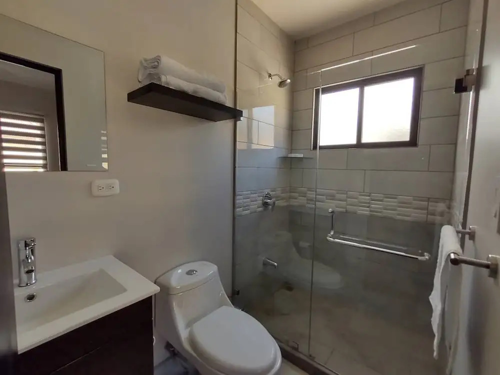 #1 New & Modern 2 bed Suite With Shared Pool