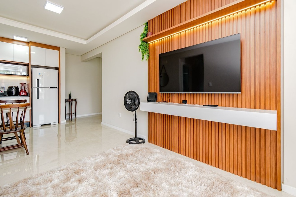 Apartamento c Churrasqueira e 2 Vagas nos Ingleses