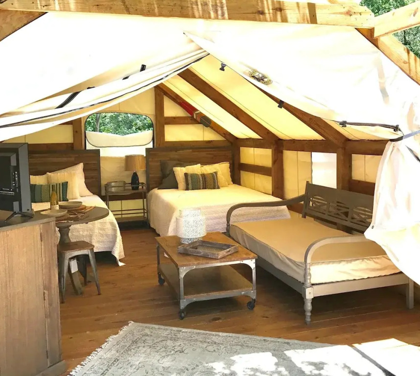Geronimo Creek Retreat Glamping Cabin #5 - Campsite